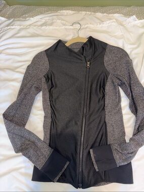 LULULEMON Black and Gray Athletic Zip Jacket SZ SMALL 4